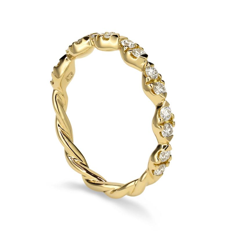 18K gold or platinum ring band with ethically-sourced round brilliant diamonds