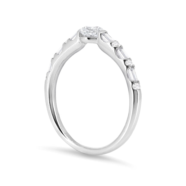 18K White Gold Ring with Round Brilliant and Baguette Diamonds. 