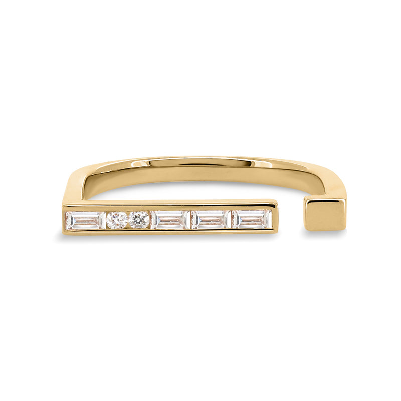 18K Yellow Gold square-oval ring set with baguette and round brilliant diamonds